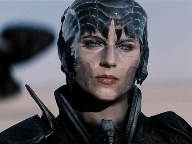 Faora (Antje Traue) em cena de &#39;O homem de aço&#39; (Foto: Divulgação)