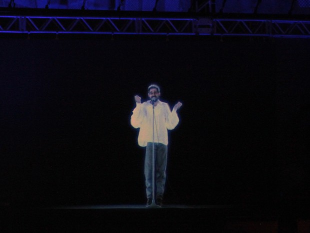 Tecnologia traz holografia do cantor Renato Russo em show que o homenageia neste sábado (29), em Brasília. (Foto: Guto Zafalan)
