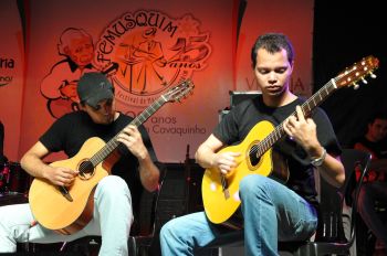 Apresentação do grupo de violões no Femusquim 2011